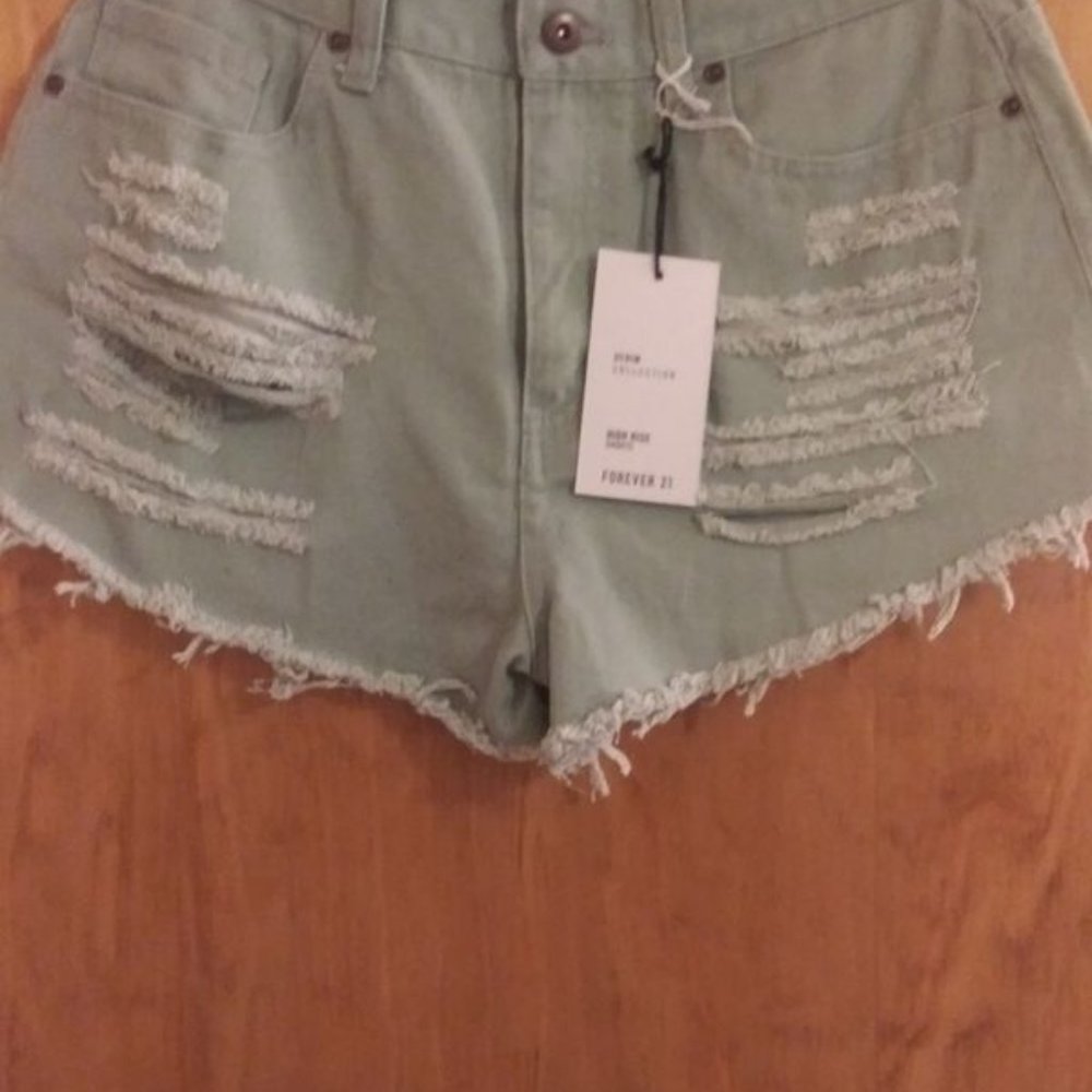 New Forever 21 high rise denim shorts size 29 Med.